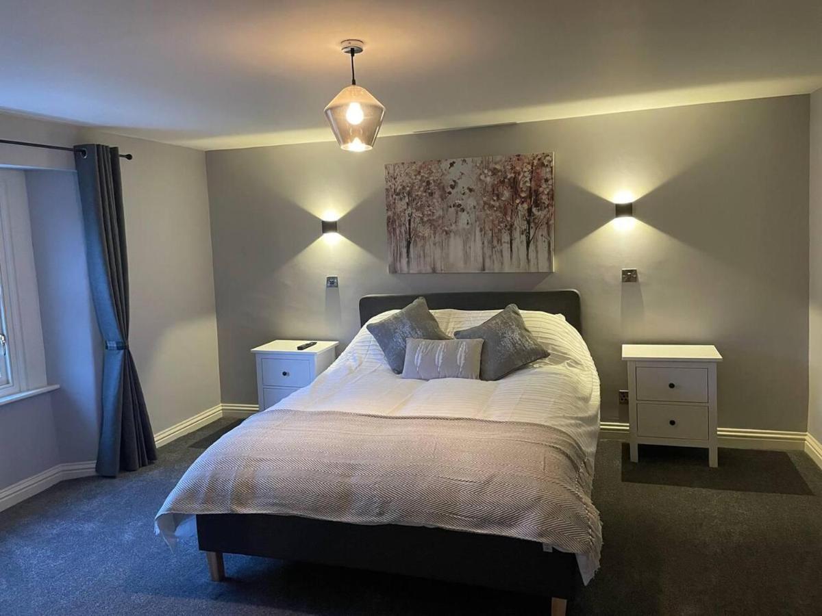 Cosy Apartment Above Village Pub Бъкстън Екстериор снимка