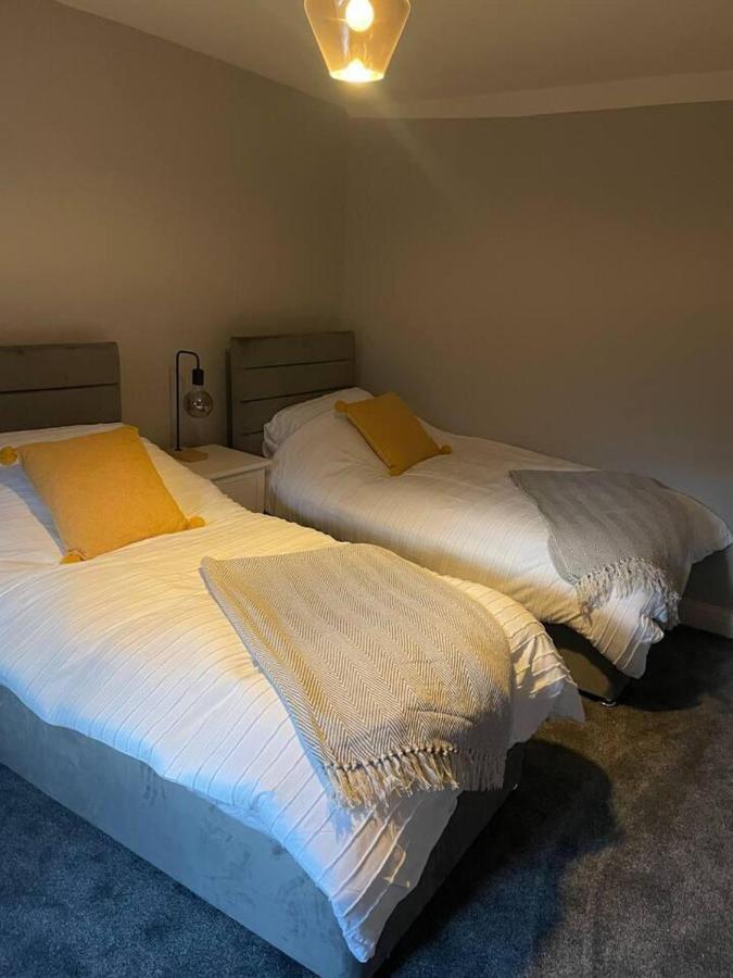 Cosy Apartment Above Village Pub Бъкстън Екстериор снимка